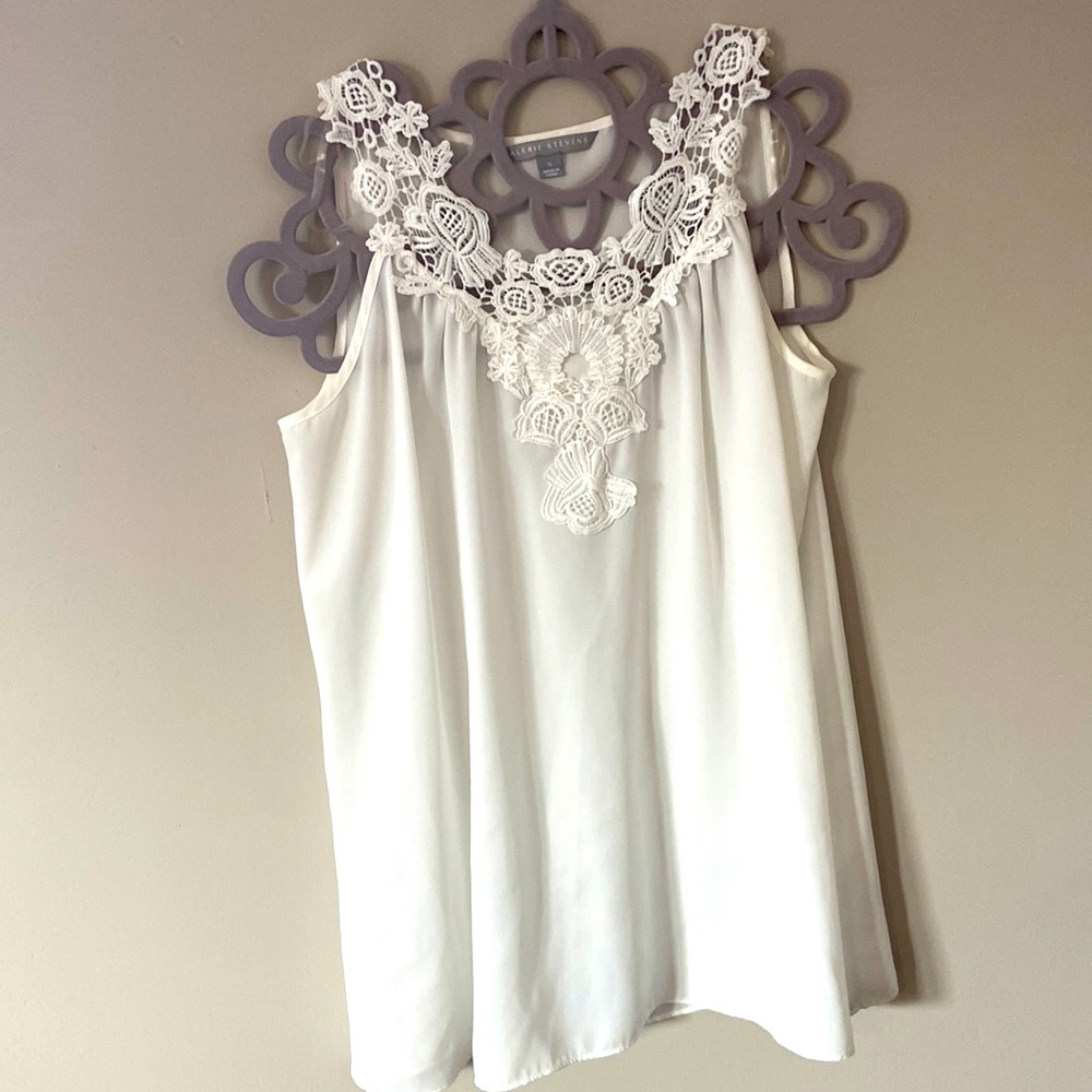 Valerie Stevens, White Blouse, Size Small, Like New Condition
